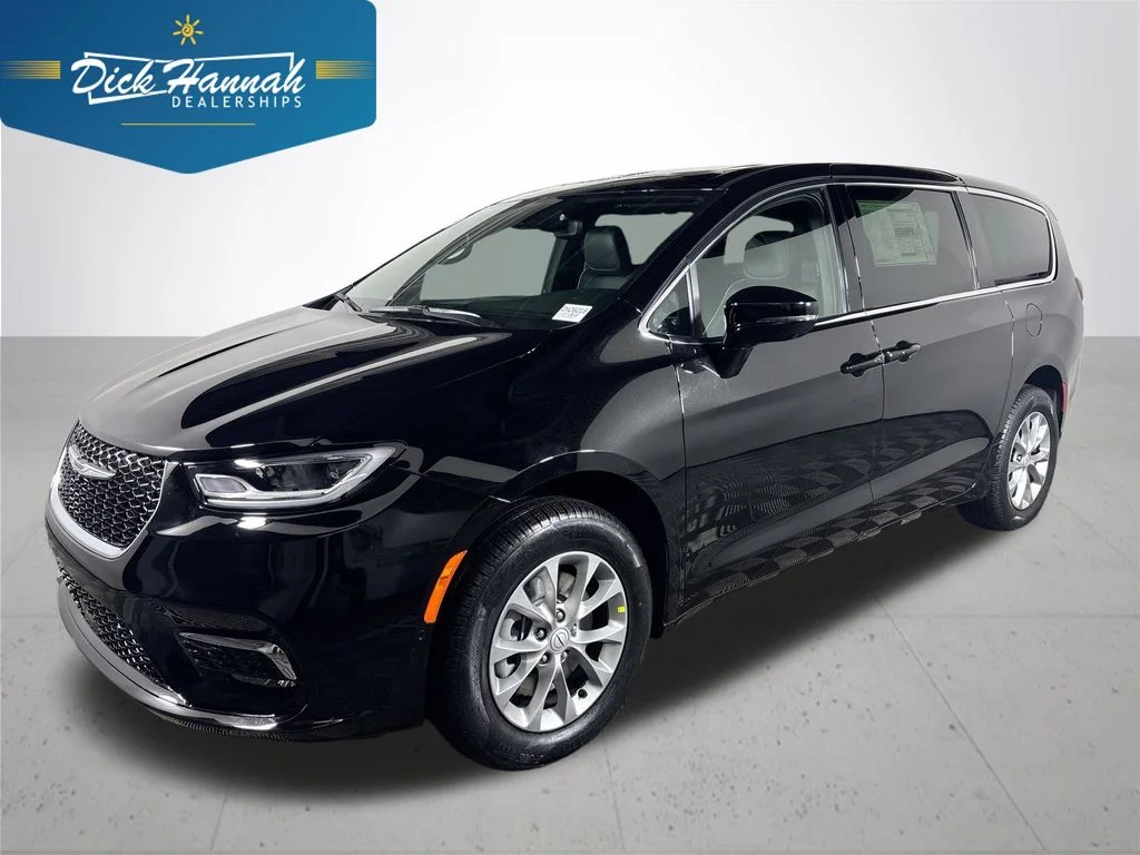 2026 Chrysler Pacifica Limited AWD's photo