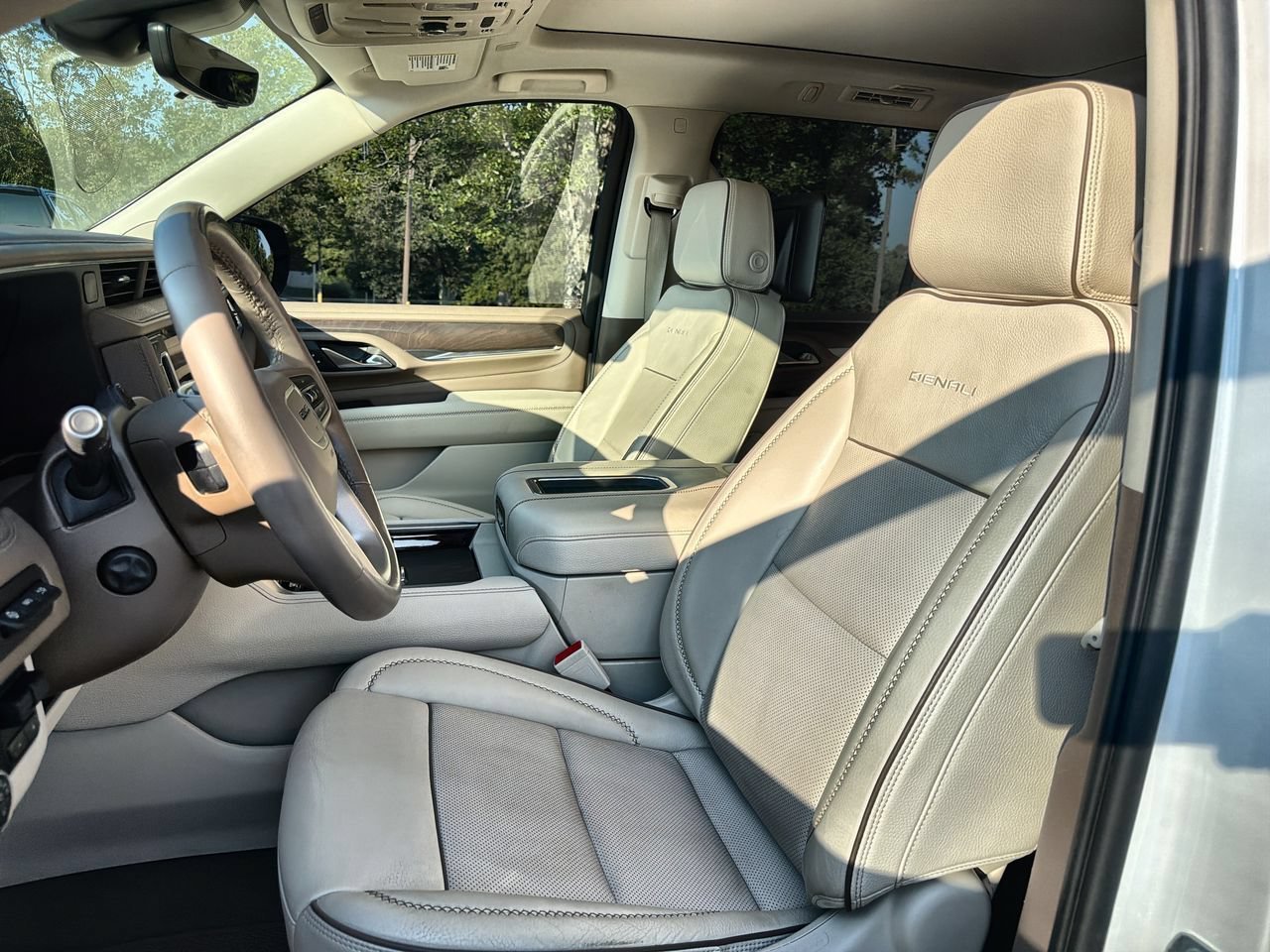 Used 2023 WHITE FROST TRICOAT GMC Denali image 16