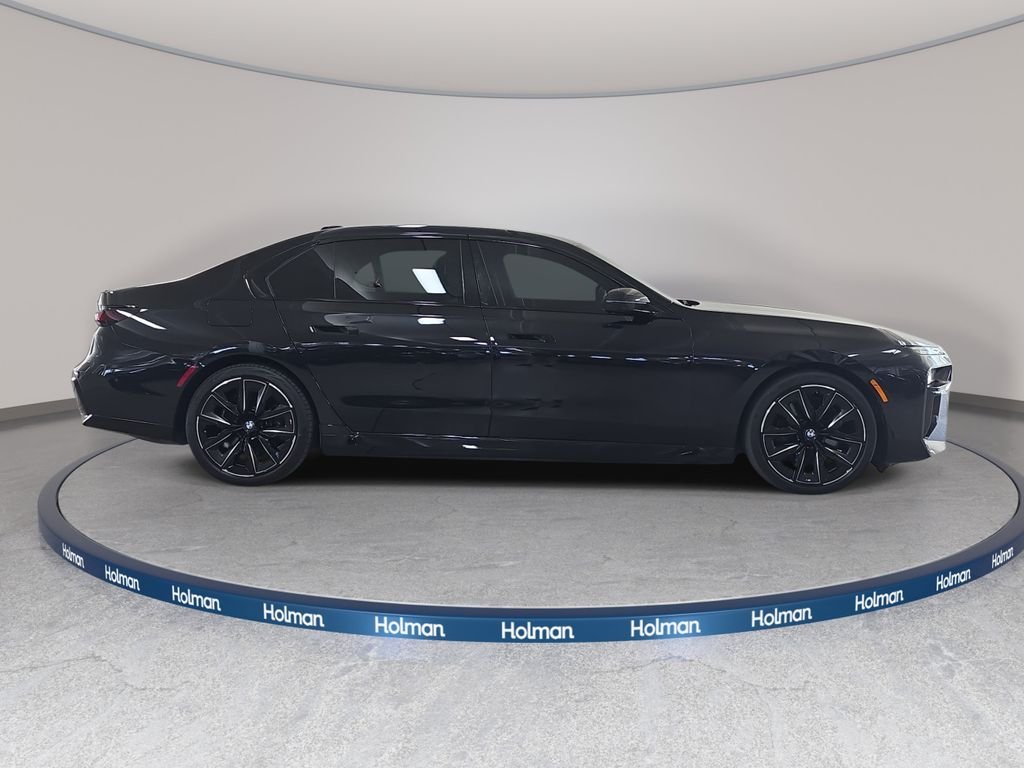 Used 2023 Black Sapphire Metallic BMW xDrive60 image 6