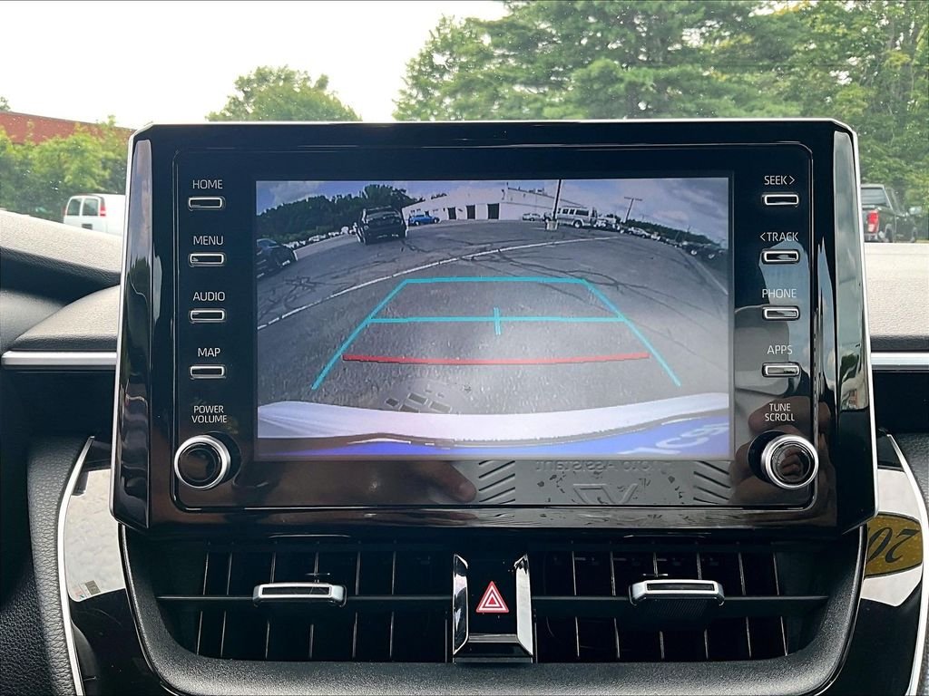 Used 2020 White Toyota SE image 18