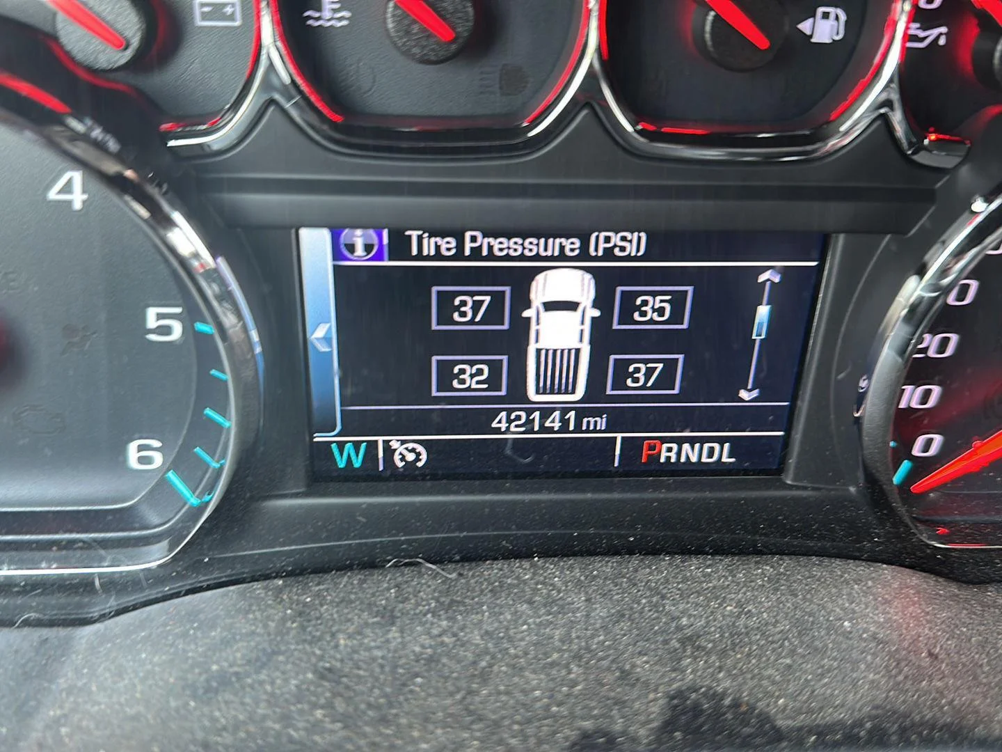 Used 2019 GRAPHITE METALLIC Chevrolet LT image 8