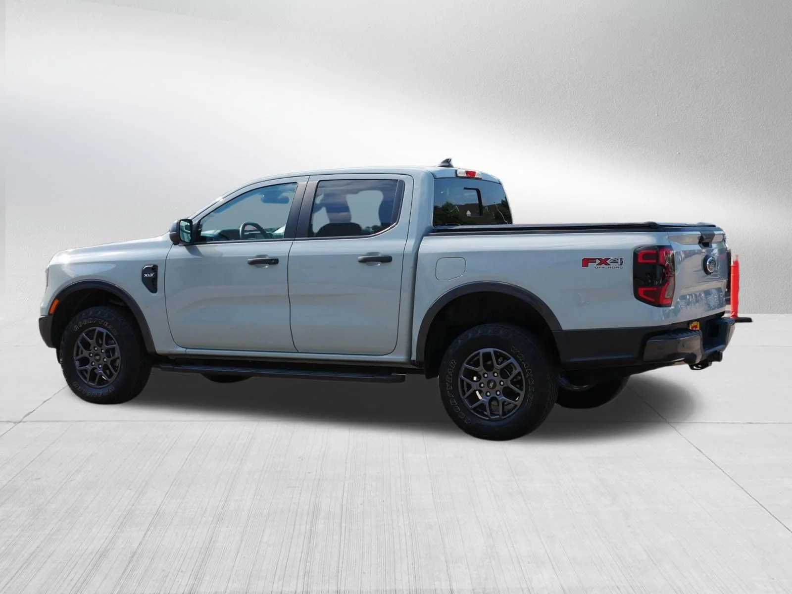 Used 2024 Cactus Grey Ford XLT image 5