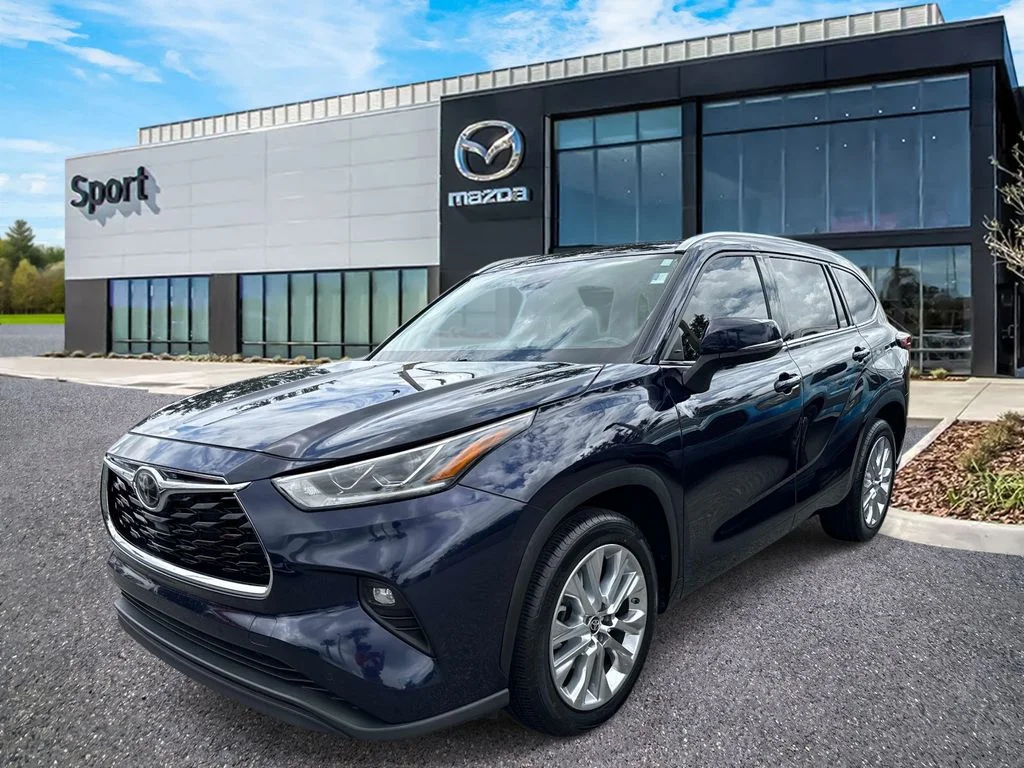 Used 2022  Toyota Limited image 7