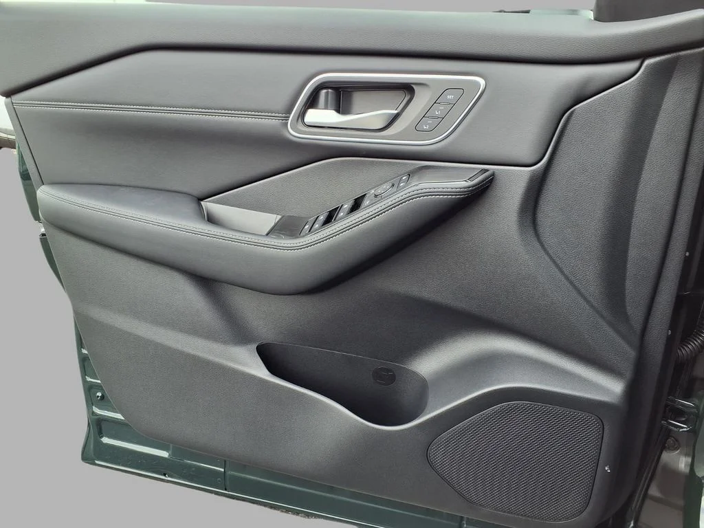 New 2026 Obsidian Green Pearl Nissan Platinum image 19