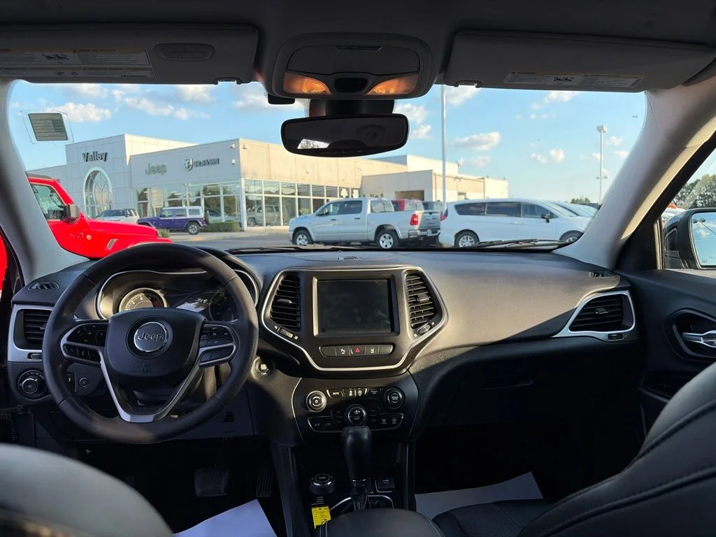 Certified Used 2022 Gray Jeep Latitude Lux image 22