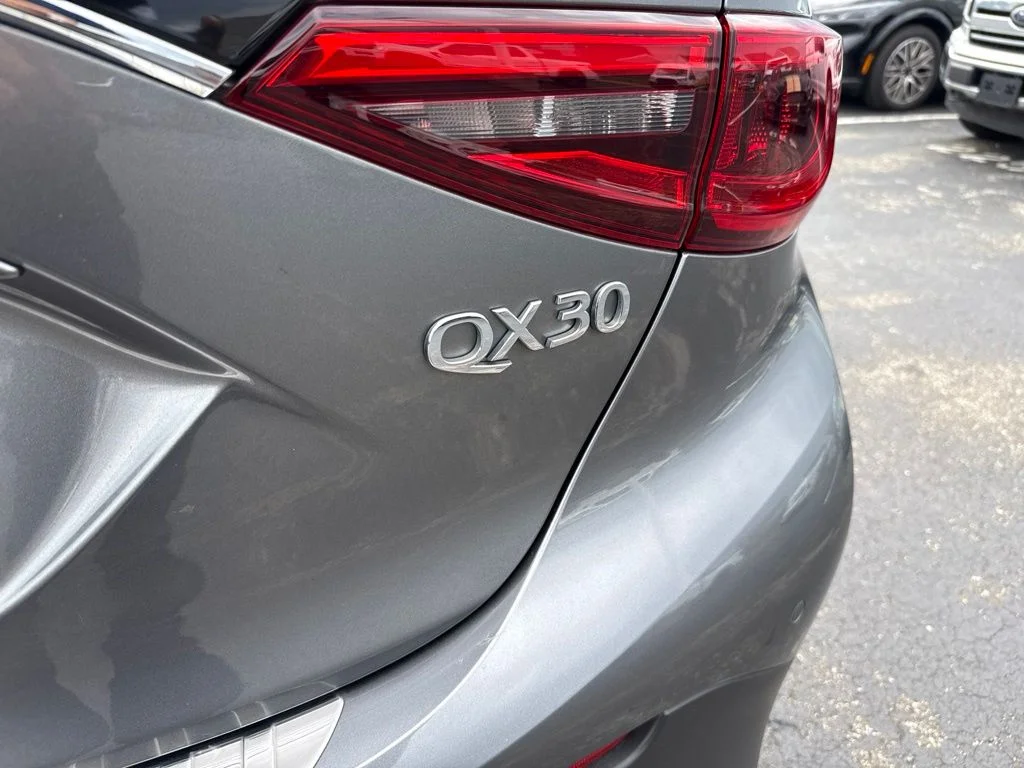 Used 2017 Graphite Shadow INFINITI Premium image 40