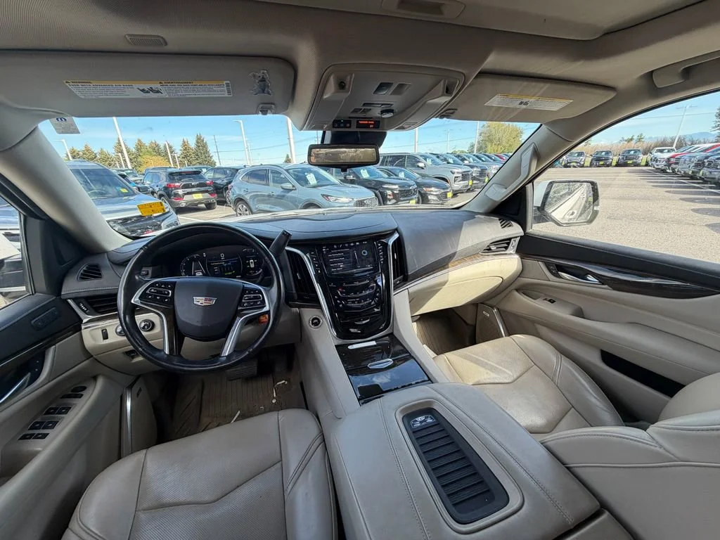 Used 2019 CRYSTAL WHITE TRICOAT Cadillac Premium Luxury image 3