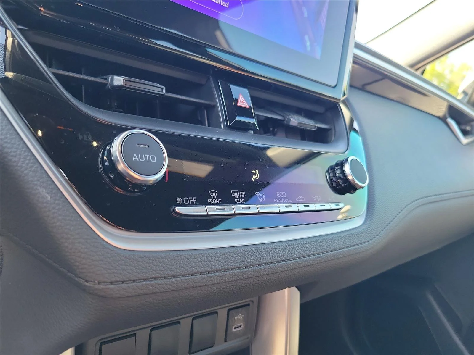 Used 2024 Wind Chill Pearl Toyota Hybrid SE image 31