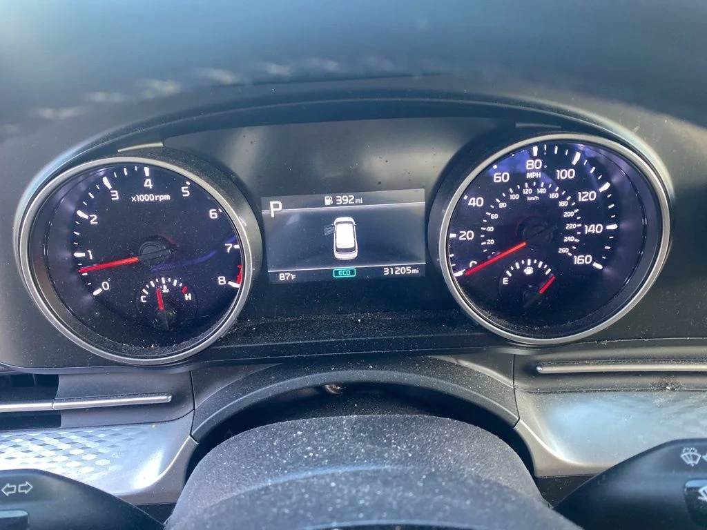 Used 2024 White Kia LX image 9