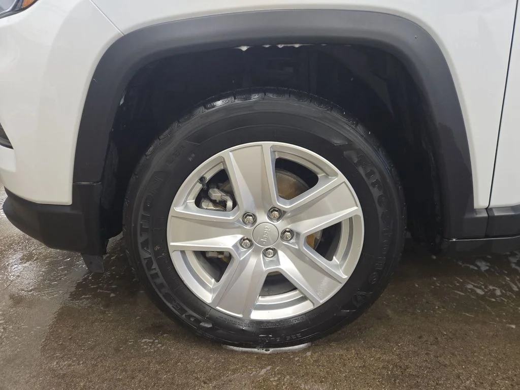 Certified Used 2022 White Jeep Latitude image 18