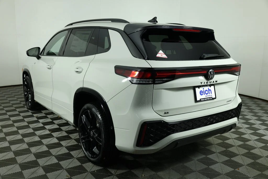 Used 2026  Volkswagen SE R-Line Black image 4