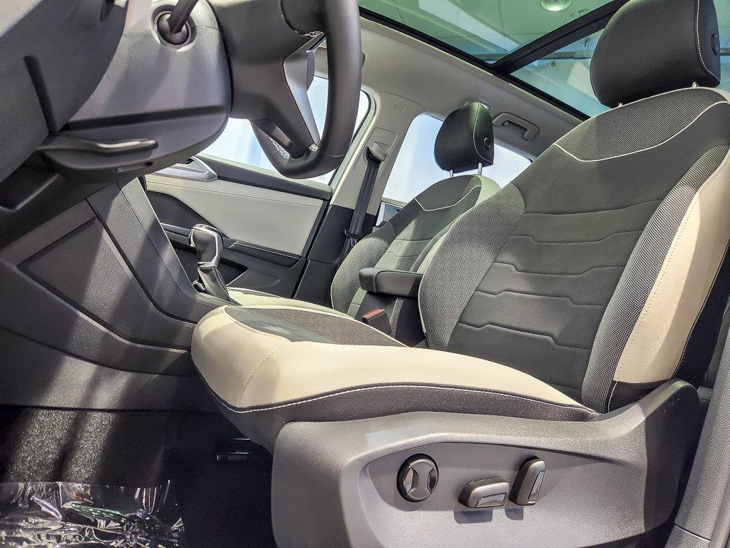 New 2026 Pure White Volkswagen 1.5T SE image 7