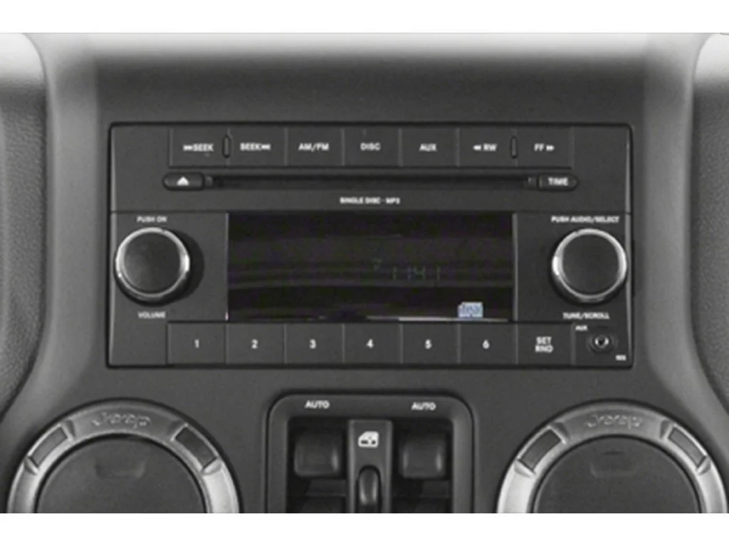 Used 2018 Granite Crystal M Jeep Sport image 7
