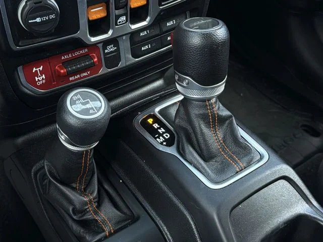 Used 2020 Black Jeep Mojave image 29