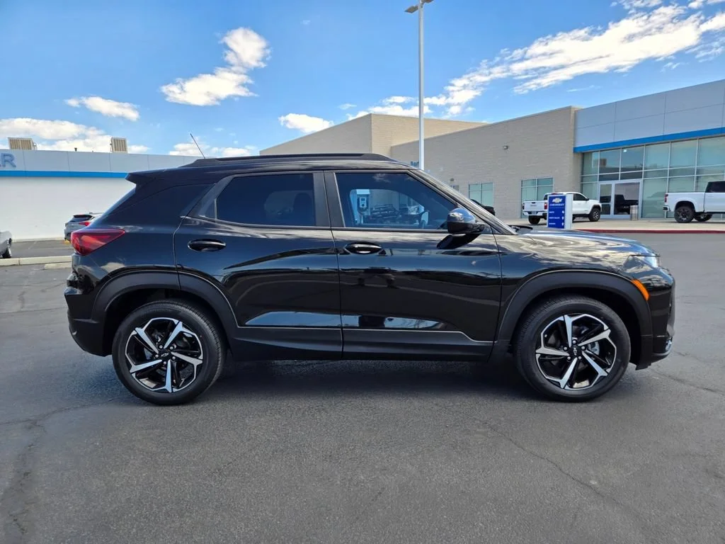 Used 2023 Mosaic Black Metallic Chevrolet RS image 7