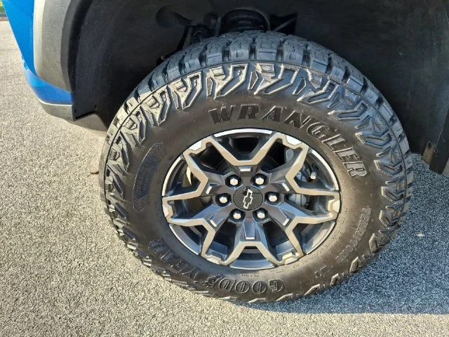 Used 2024 Blue Chevrolet ZR2 image 10