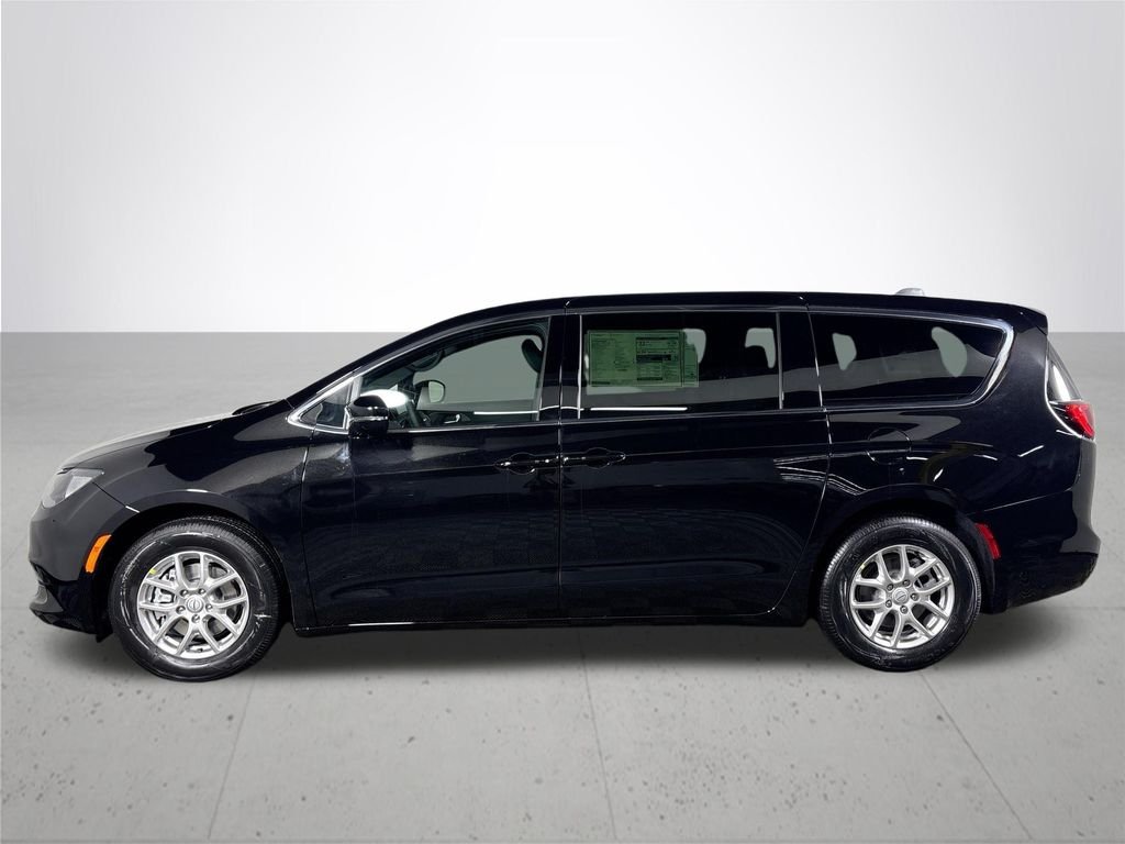 New 2026 Diamond Black Crystal Pearl-Coat Exterior Paint Chrysler LX image 9