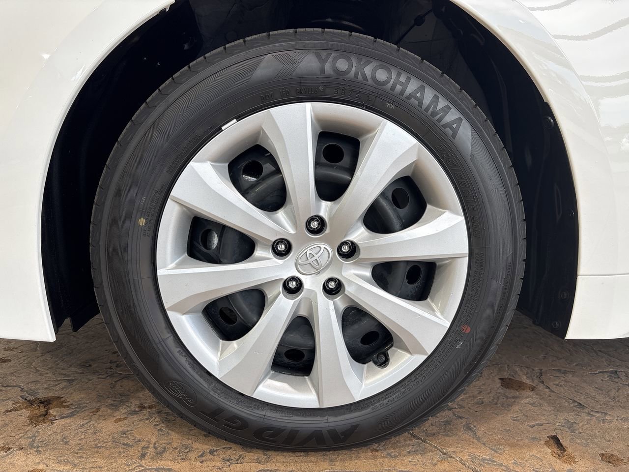 2026 Toyota Corolla LE - Photo 10