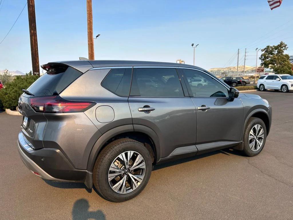 Used 2021 Gun Metallic Nissan SV image 5