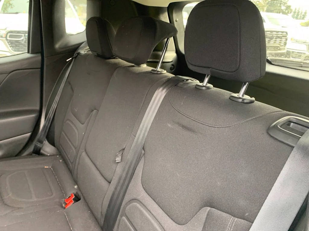 Used 2022 Bikini Metallic Clearcoat Jeep Latitude image 23