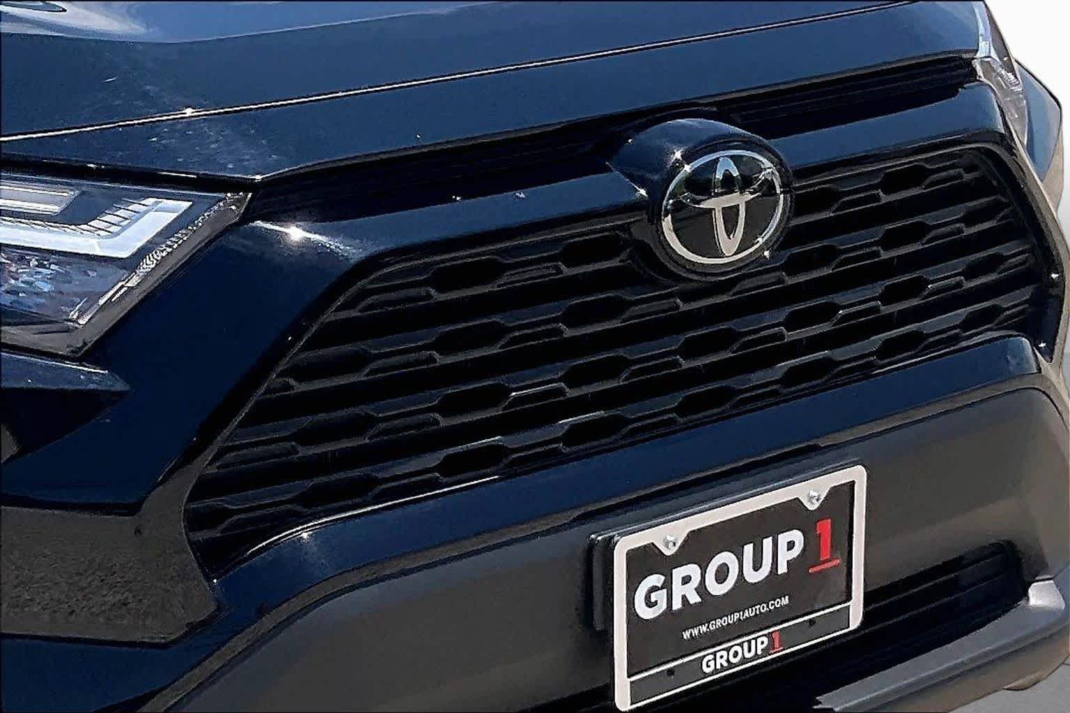 Used 2025 Midnight Black Metallic Toyota XLE image 30