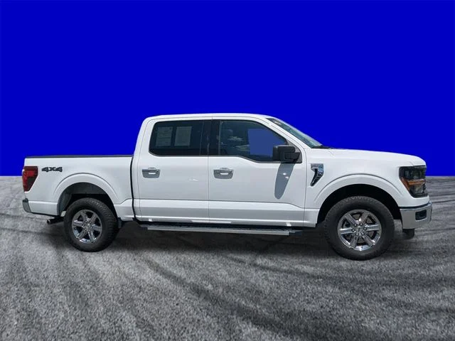 Certified Used 2025 Oxford White Ford XLT image 2