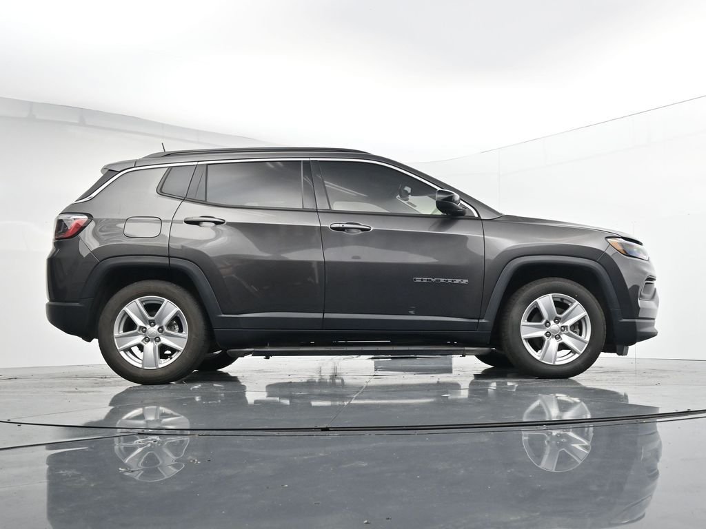 Used 2022 Gray Jeep Latitude image 39