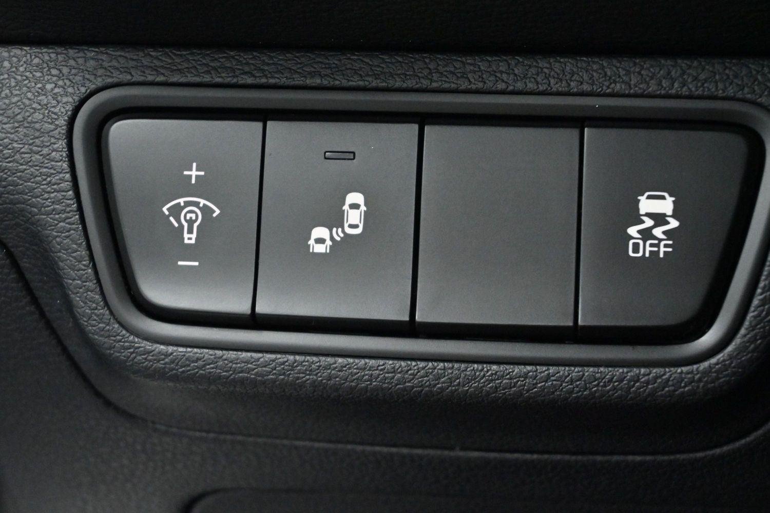Used 2022 Snow White Pearl Kia GT-Line image 19