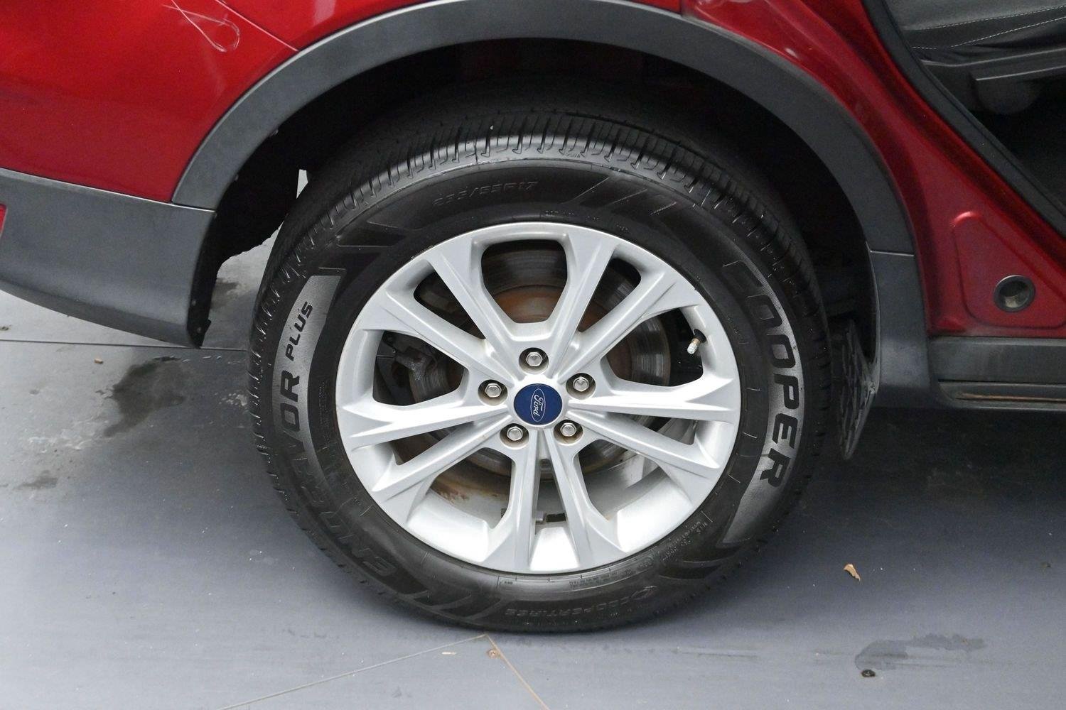Used 2018 Ruby Red Metallic Tinted Clearcoat Ford SE image 31