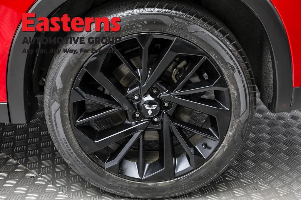 Used 2023 Red Mitsubishi SE image 8