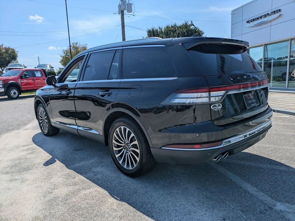 Used 2023 Black Lincoln Reserve image 6