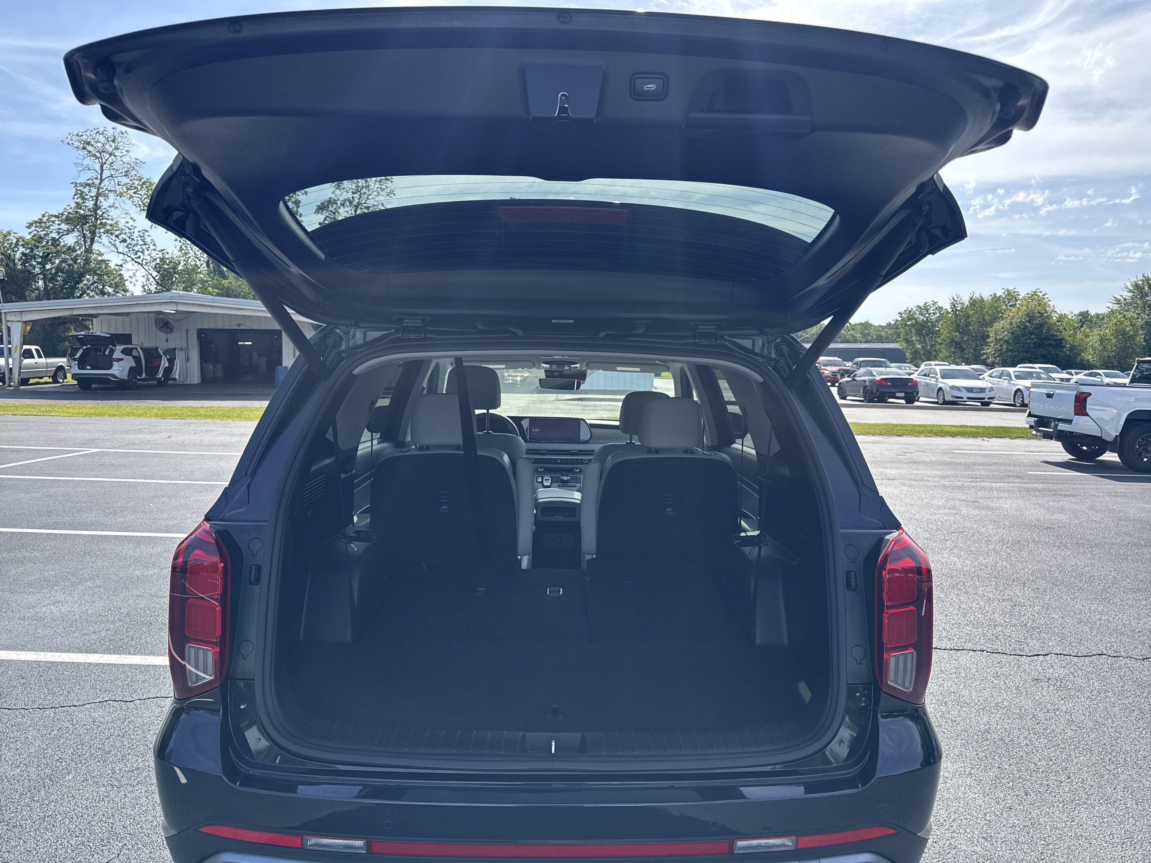 Used 2025 Moonlight Cloud Hyundai SEL image 28