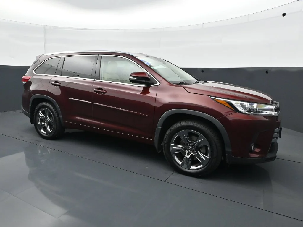 Used 2018 Ooh La La Rouge Mica Toyota Limited Platinum image 11