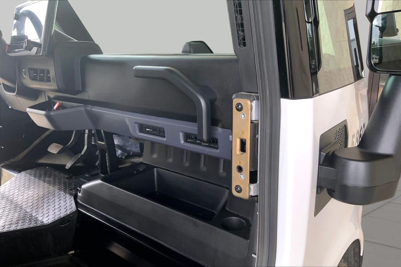 Used 2025 Oyster White Chevrolet  image 16