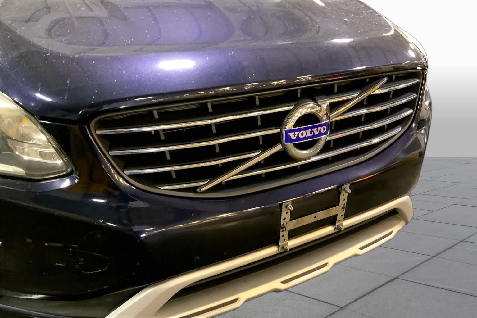 Used 2017 Magic Blue Metallic Volvo Dynamic image 30