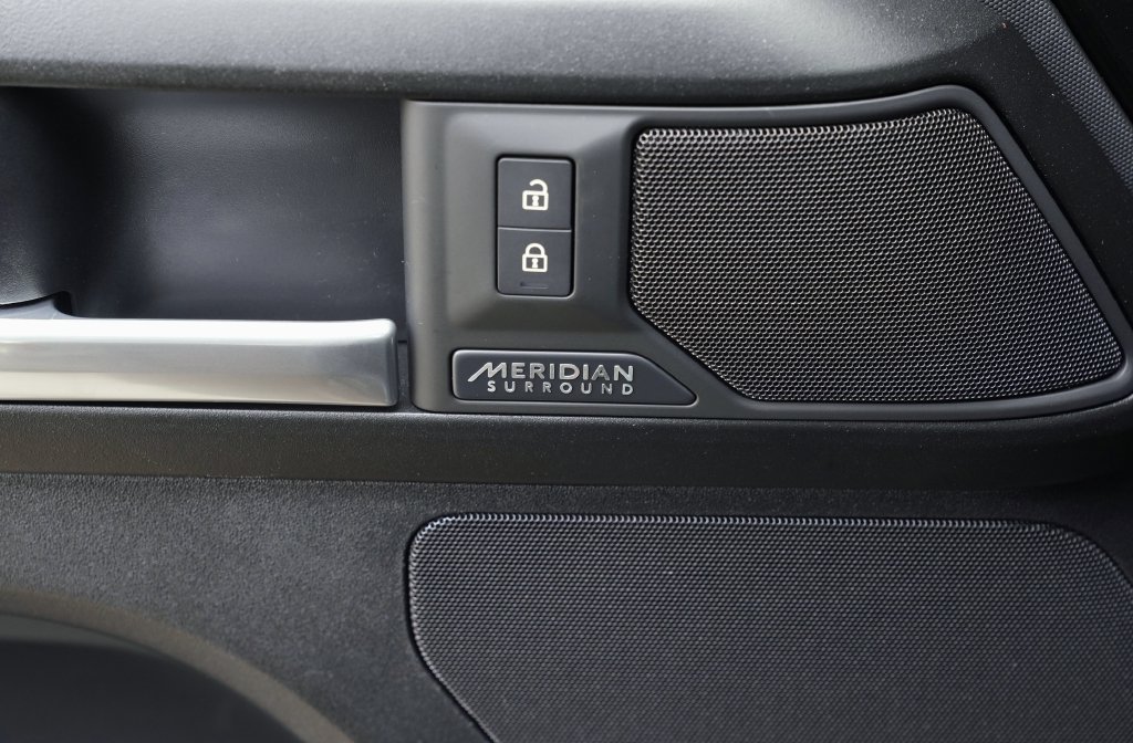 New 2026 Santorini Black Land Rover V8 image 11