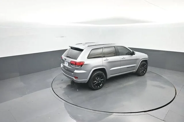 Used 2020 Silver Jeep Altitude image 33