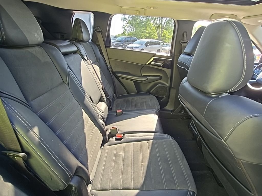 Used 2024 Blue Mitsubishi SE image 17