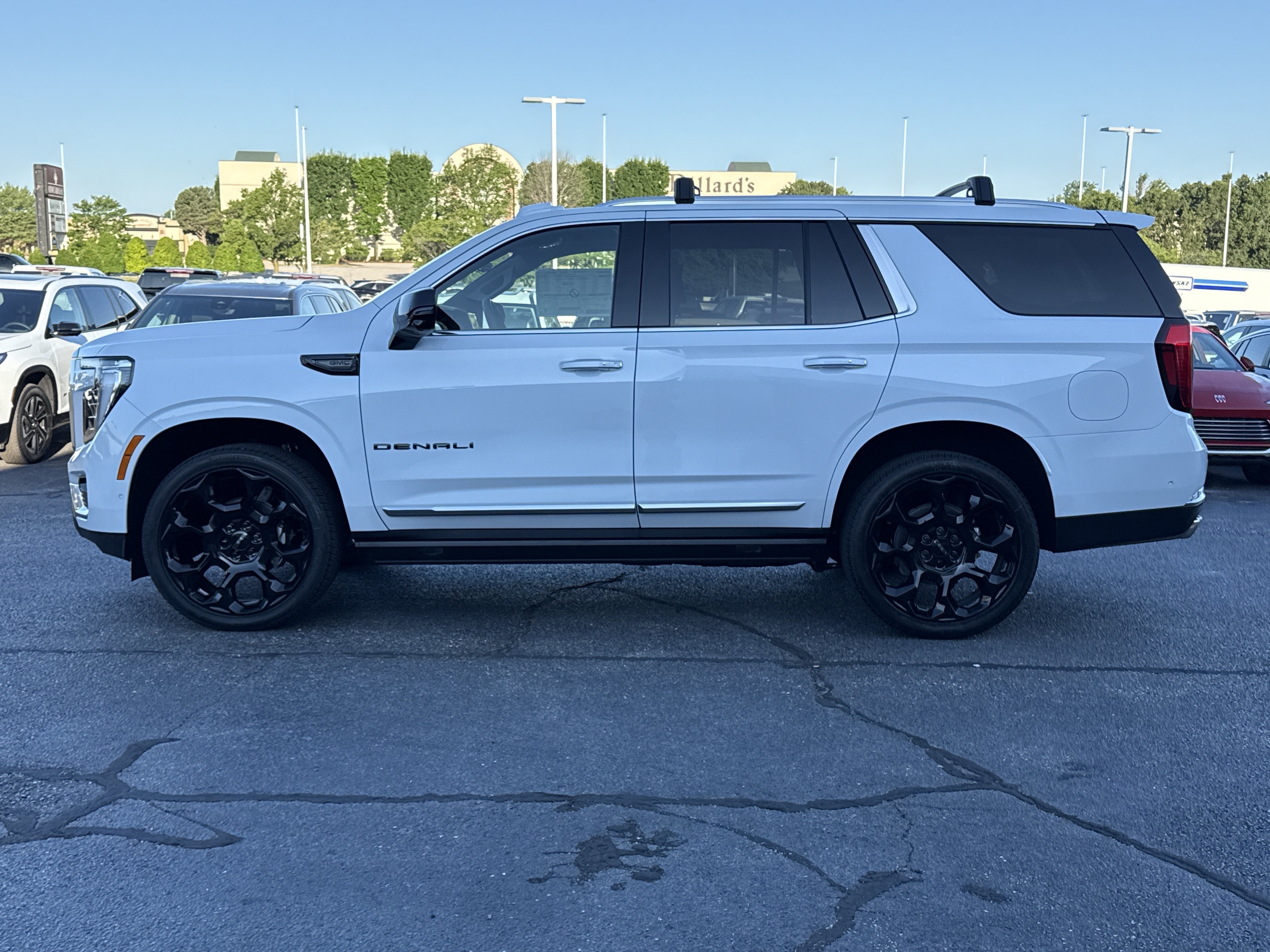 2026 GMC Yukon Denali - Photo 14
