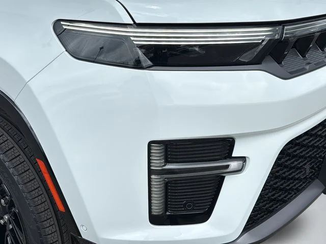 New 2026 Bright White Clear-Coat Exterior Paint Jeep Limited Reserve image 27