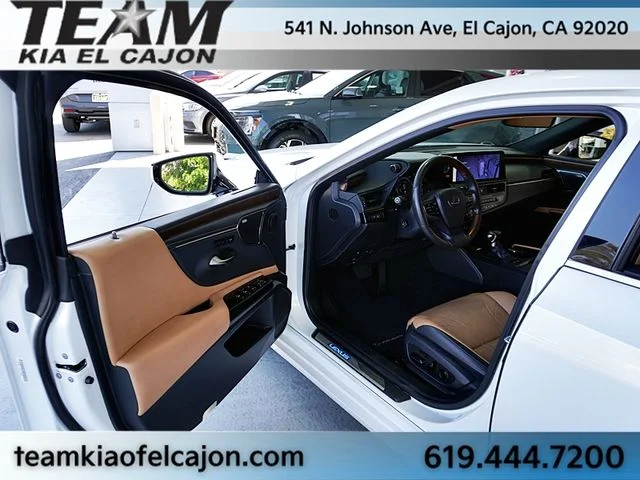 Used 2024 White Lexus 300h Ultra Luxury image 45