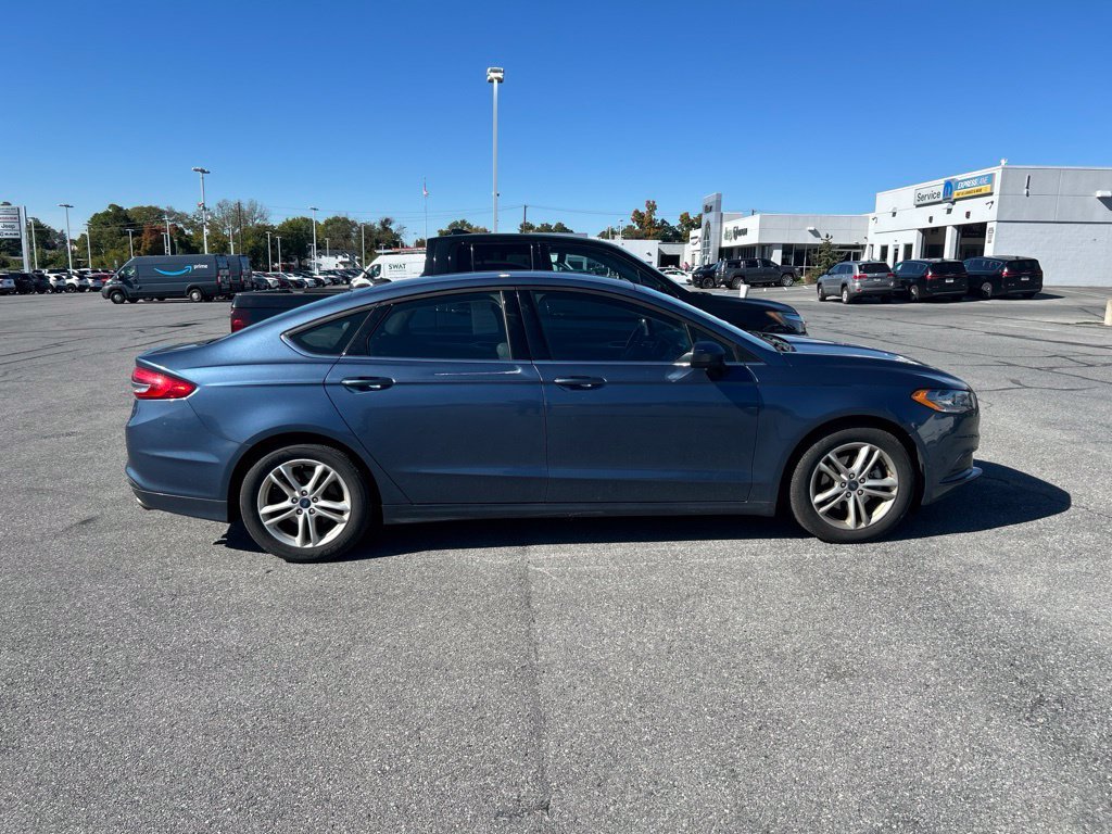 Used 2018 Blue Ford SE image 4