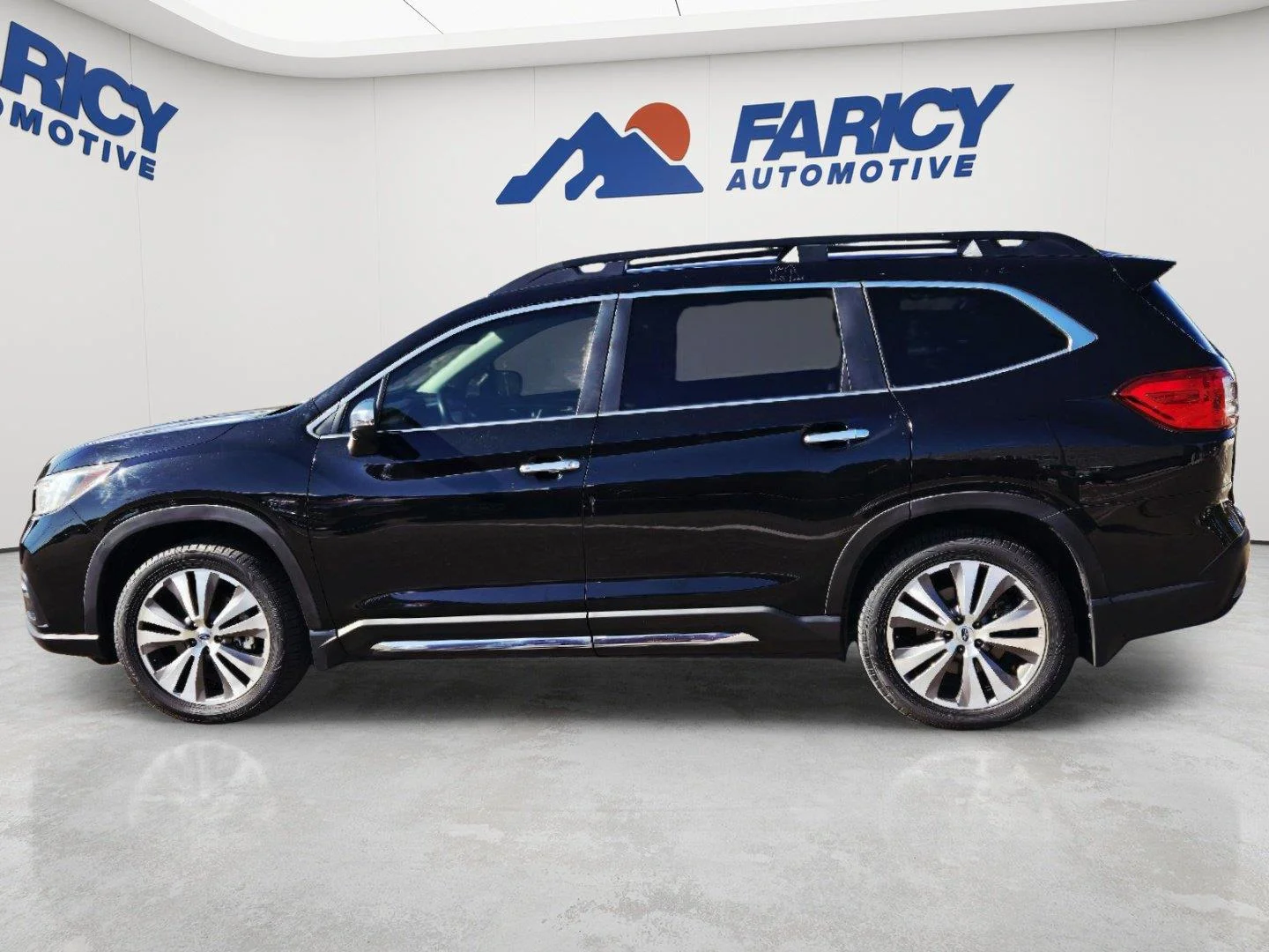 Used 2020 Crystal Black Silica Subaru Touring image 9