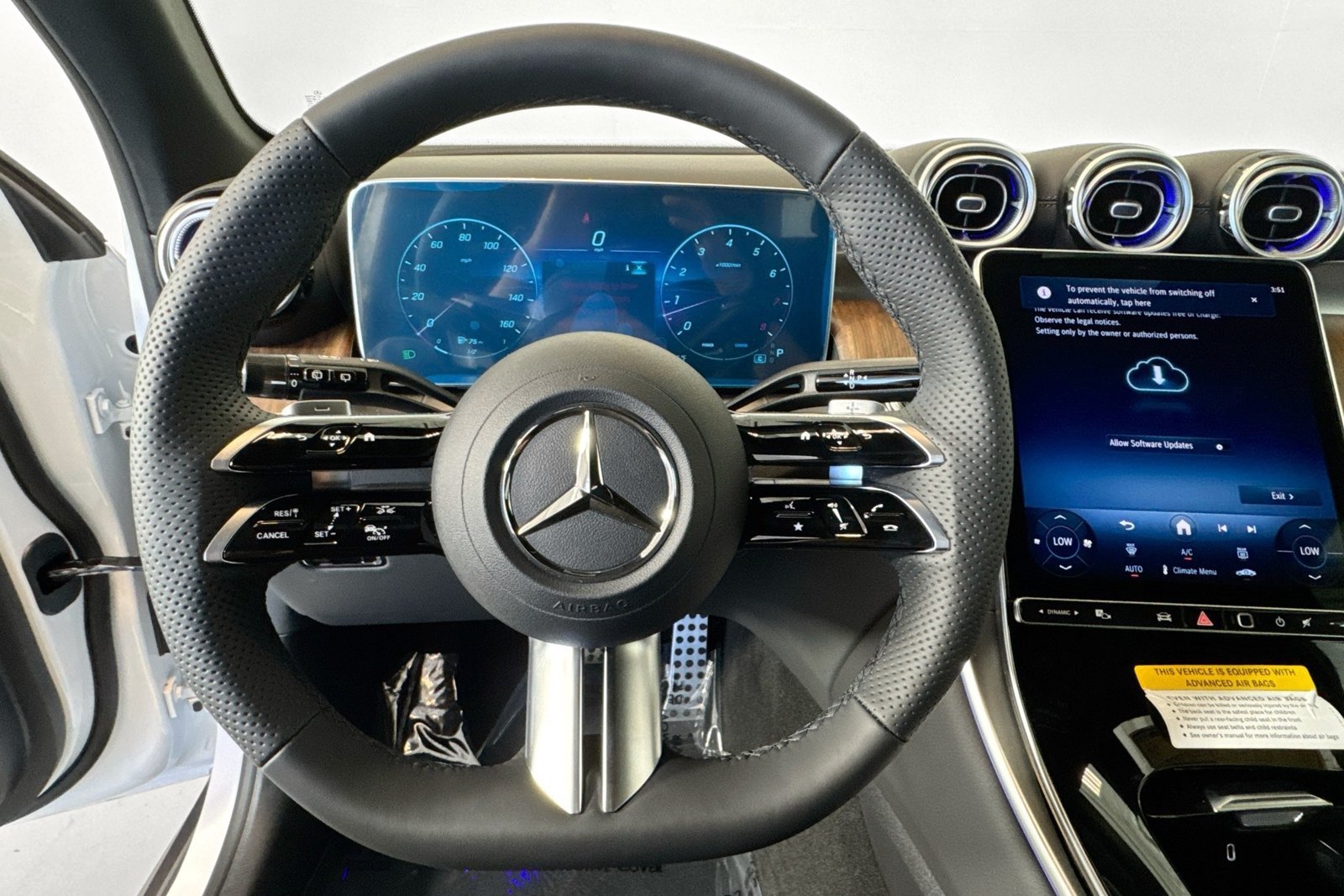New 2026 Polar White Mercedes-Benz GLC 300 image 11