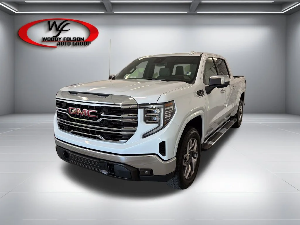 New 2026 Glacier White Tricoat GMC SLT image 3