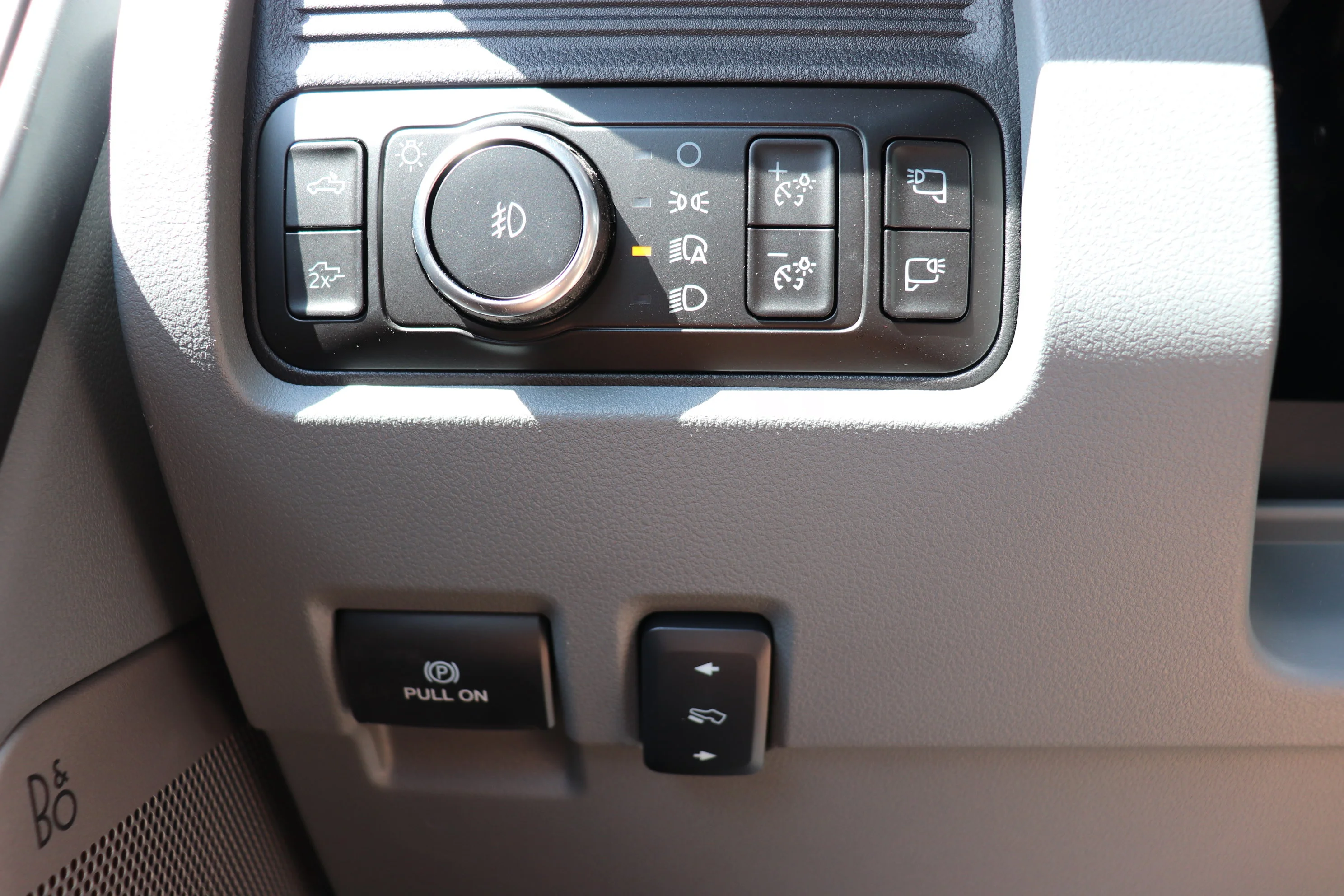 New 2026 OXFORD WHITE Ford XLT image 10