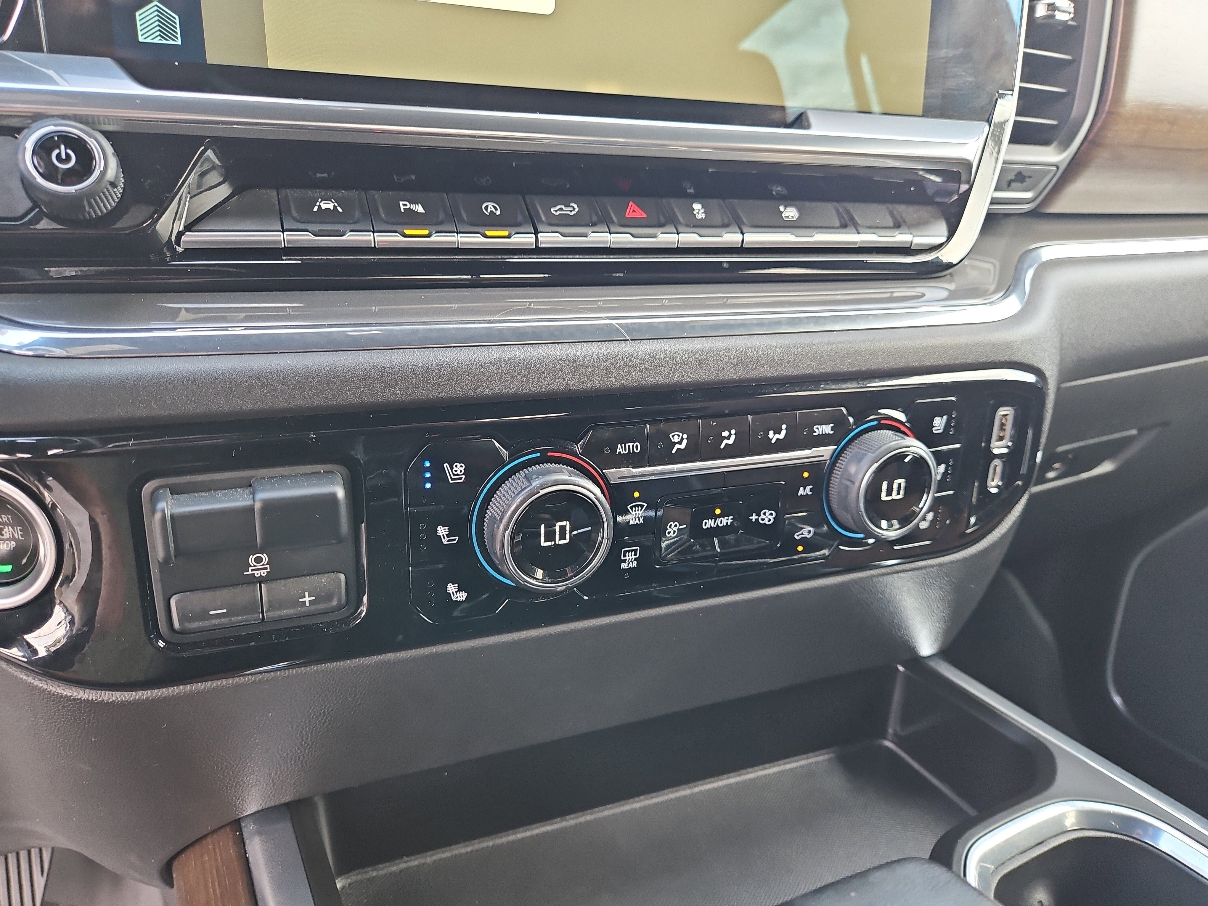 Used 2023 Iridescent Pearl Tricoat Chevrolet High Country image 28