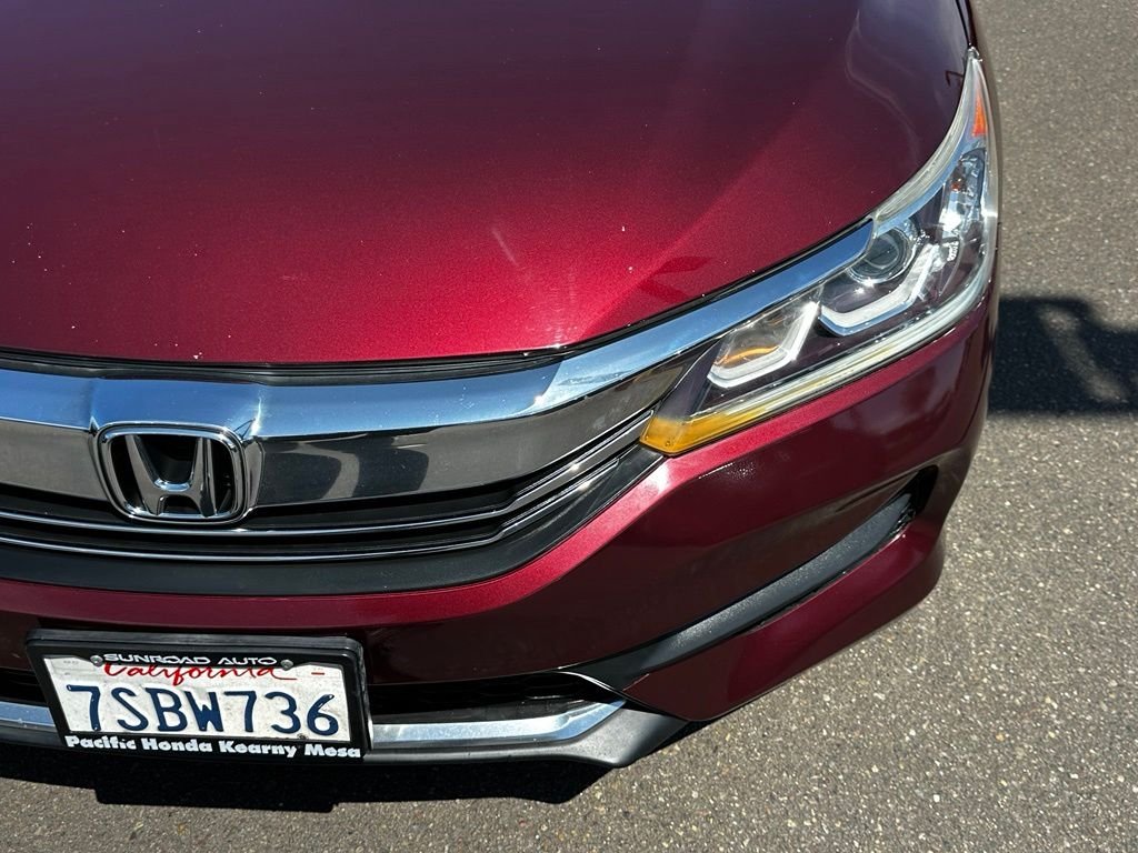 Used 2016  Honda LX image 5
