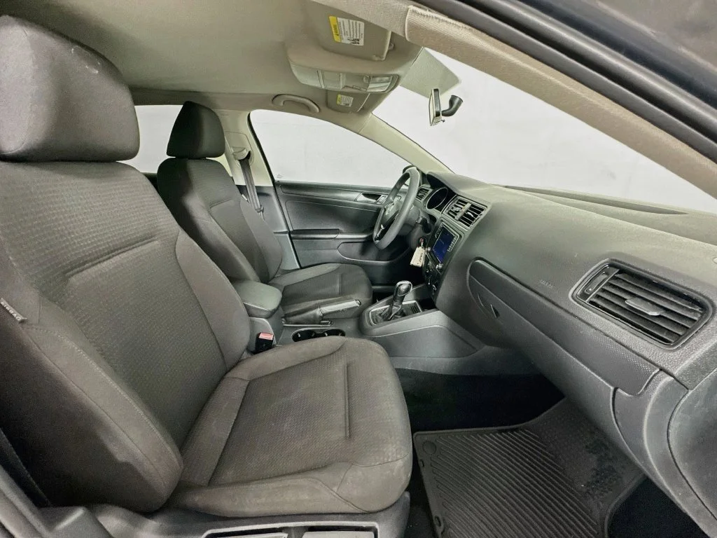 Used 2016 Platinum Gray Metallic Volkswagen 1.4T S image 30