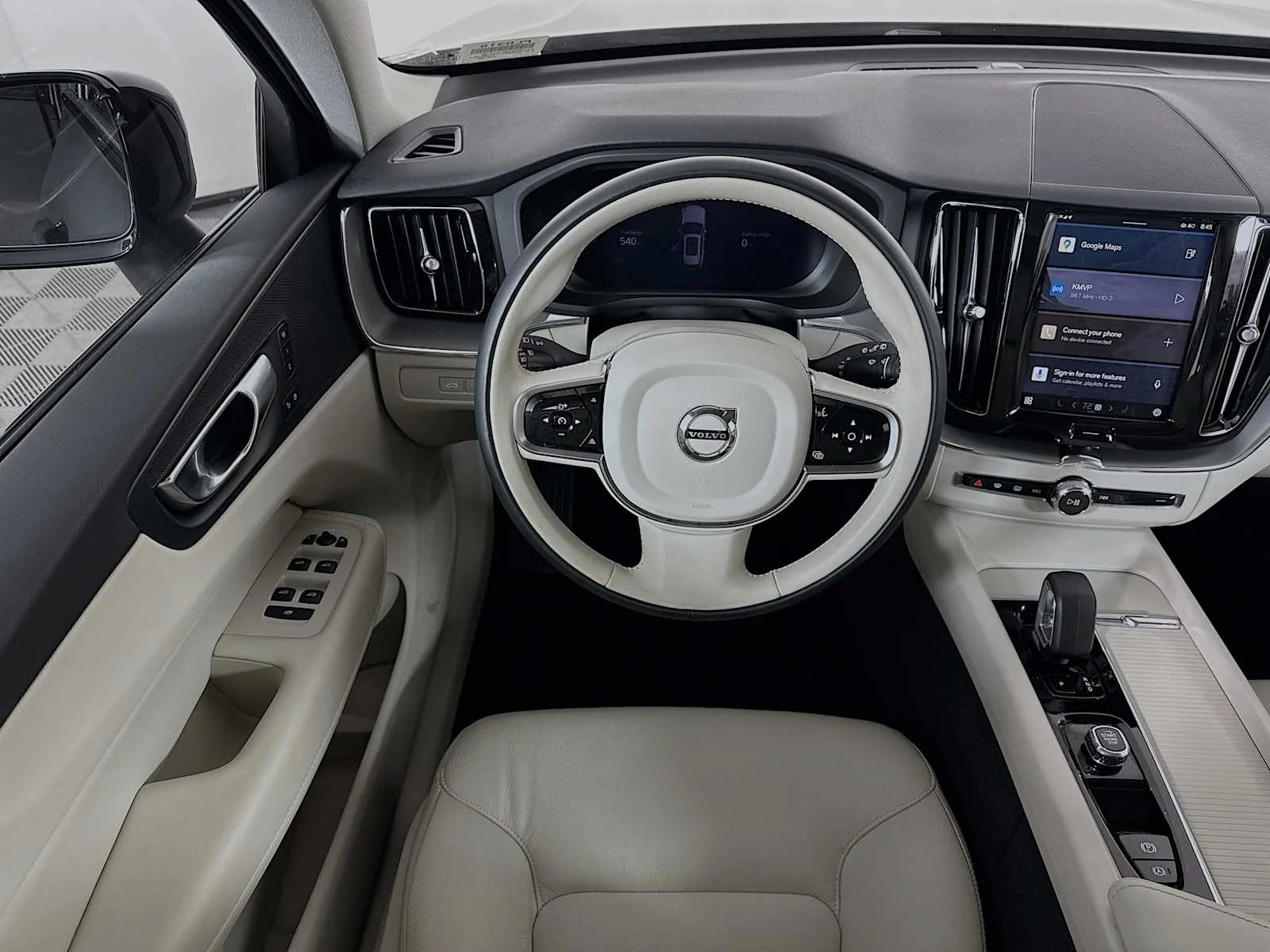 Certified Used 2025 Platinum Grey Volvo Core image 21